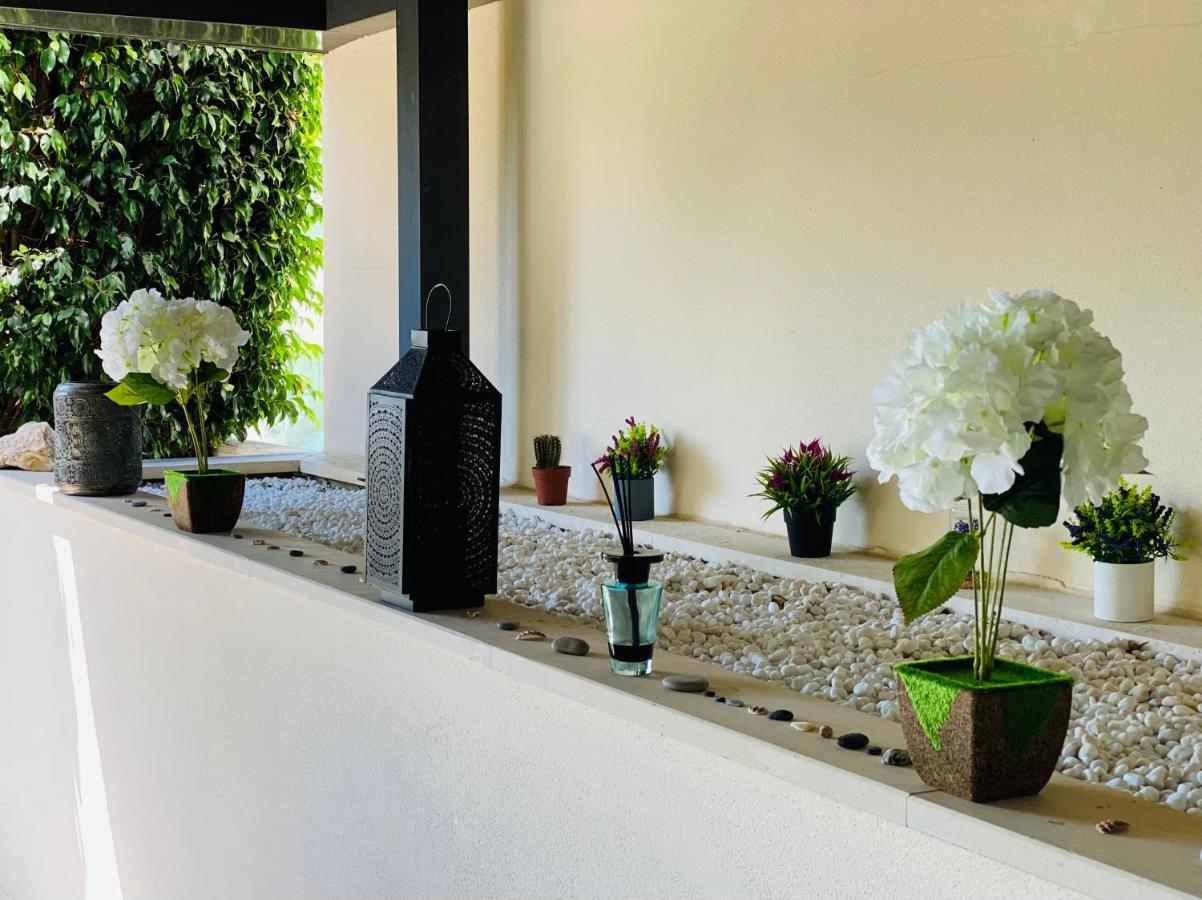 Amazing Two Bedroom Apartment In Los Flamingos, Marbella Estepona Luaran gambar